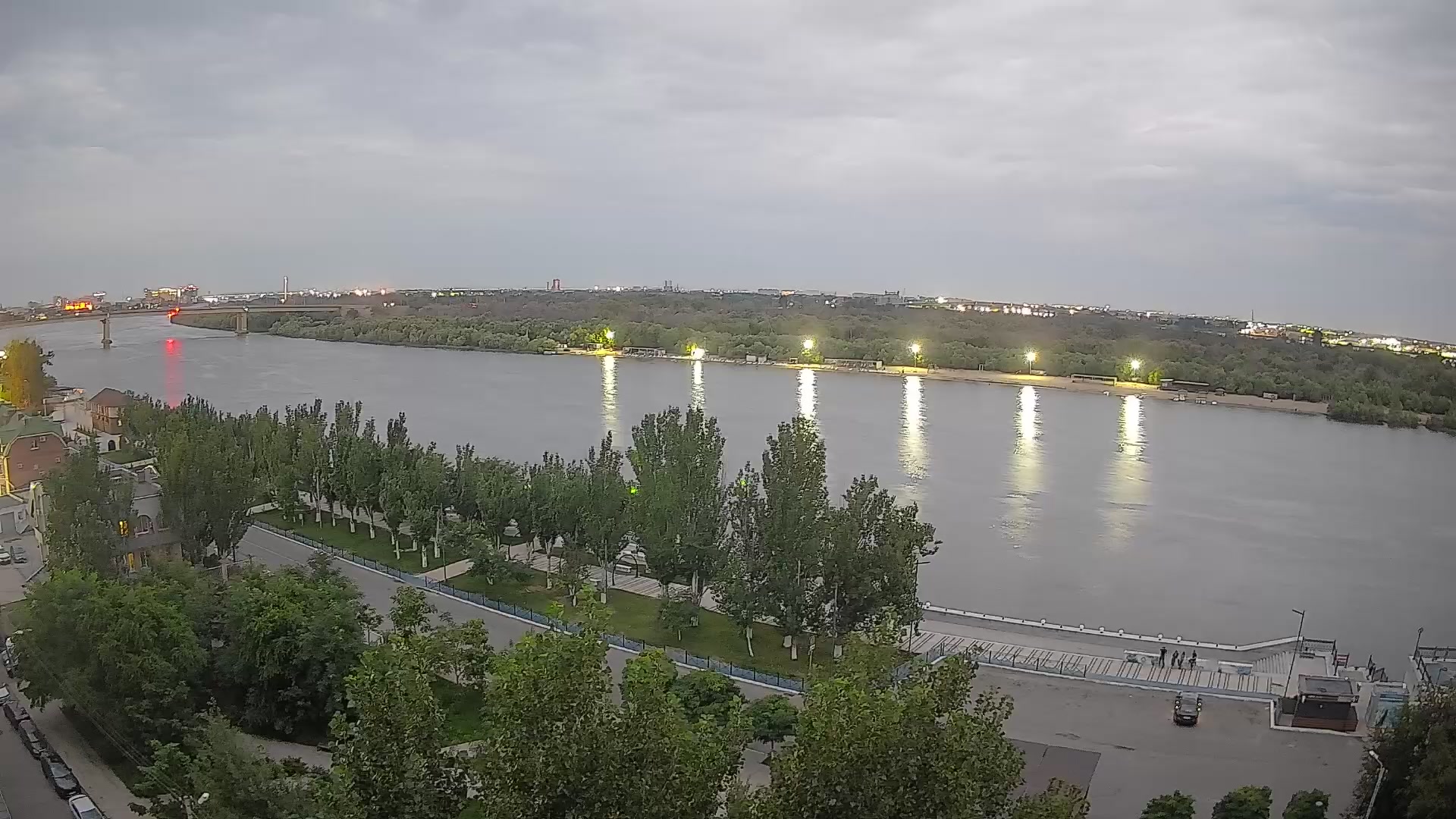 Комсомольская набережная в Астрахани