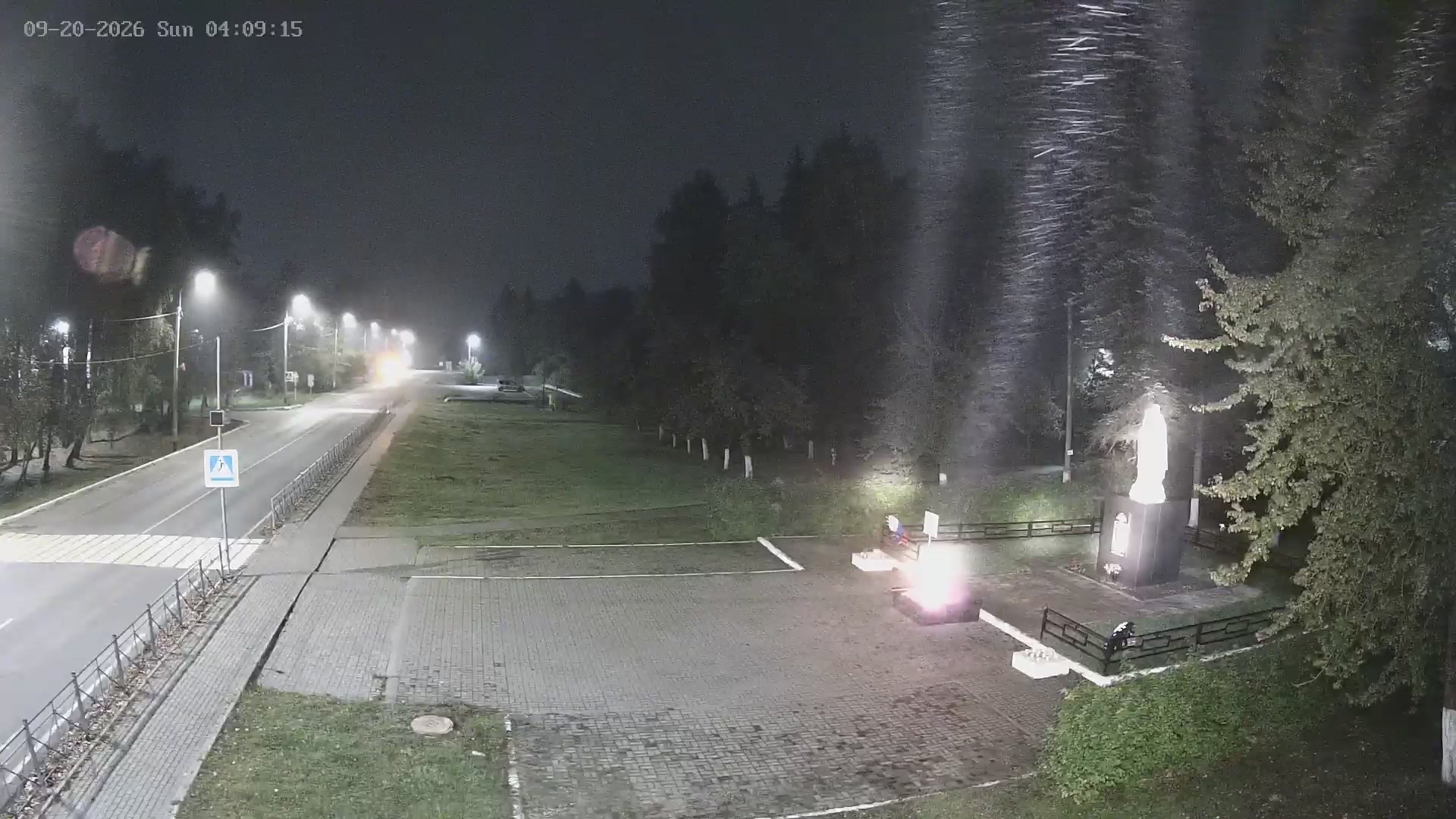 Памятник Воин с ребенком