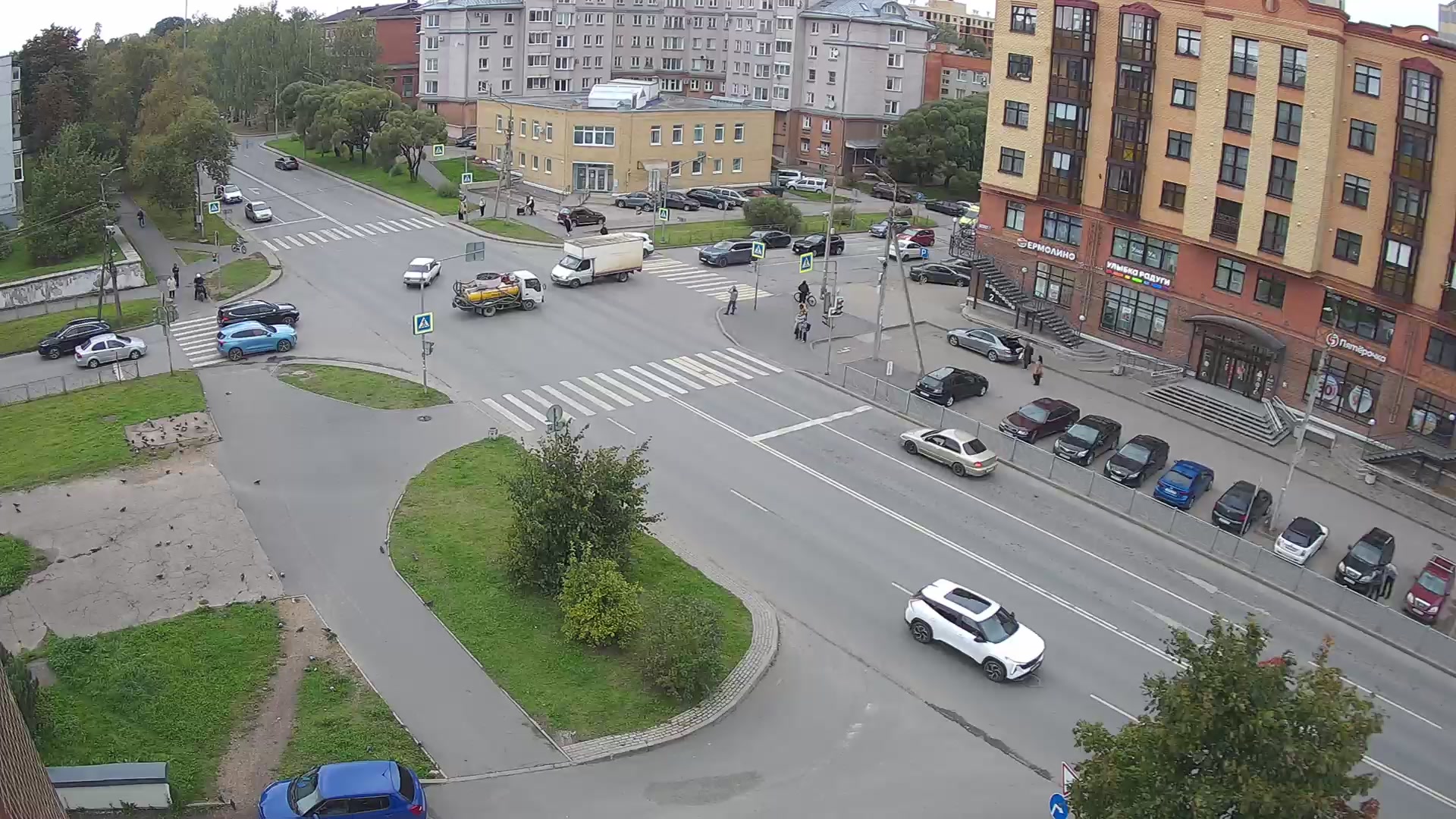Веб-камера Пскова, перекрёсток улиц Коммунальная и Народная